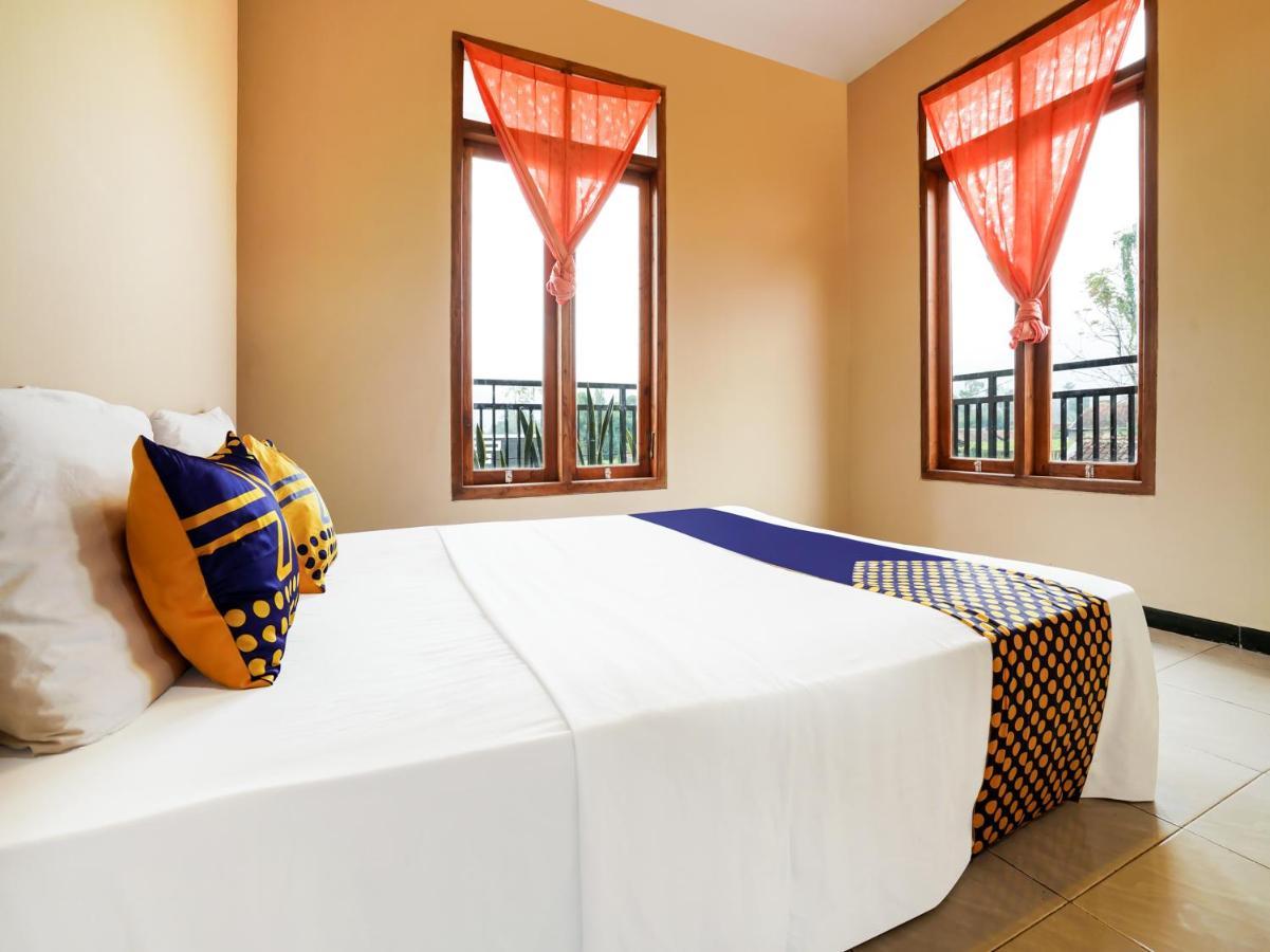 Hotel Oyo Homes 91008 Eco Tourism Desa Cibodas Babakan Gentong 1 Syariah 2*